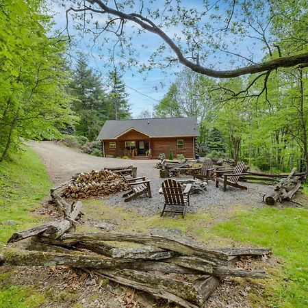 Peaceful Smoky Mountain Cabin With Deck And Fire Pit! 웨인즈빌 외부 사진