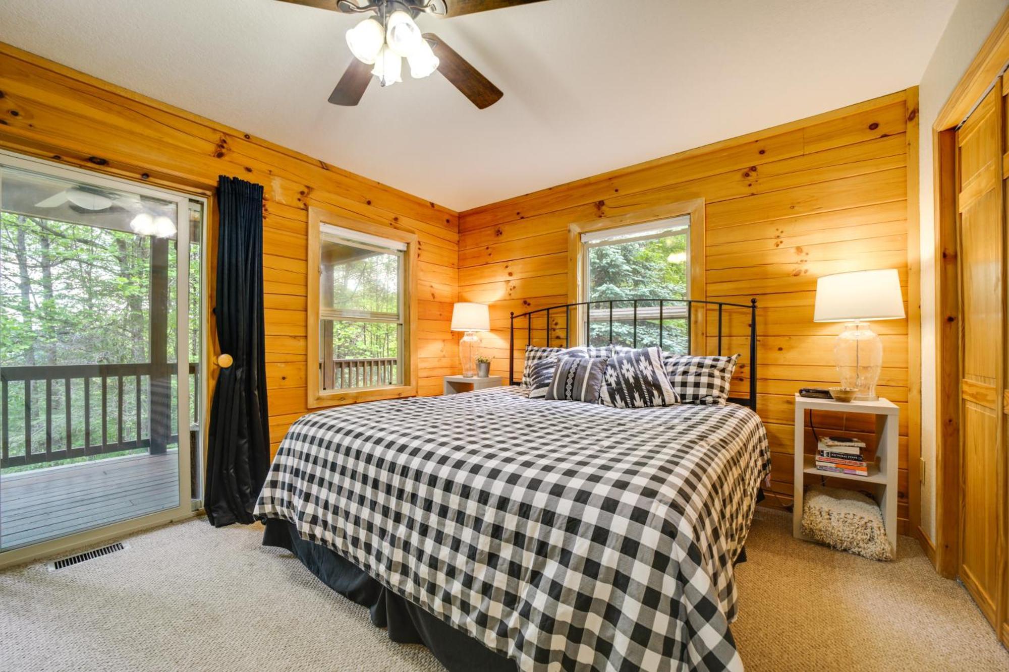 Peaceful Smoky Mountain Cabin With Deck And Fire Pit! 웨인즈빌 외부 사진