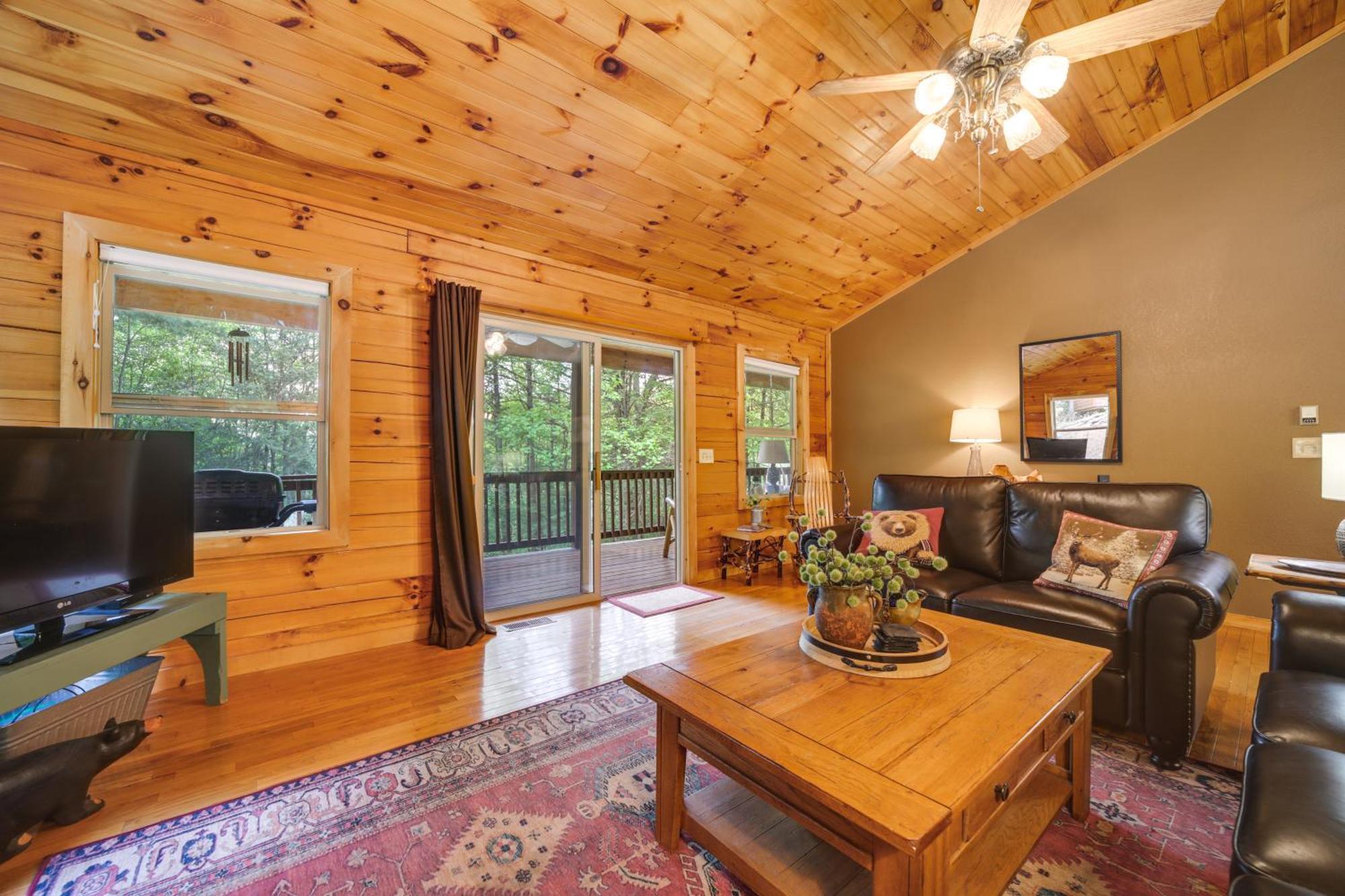 Peaceful Smoky Mountain Cabin With Deck And Fire Pit! 웨인즈빌 외부 사진