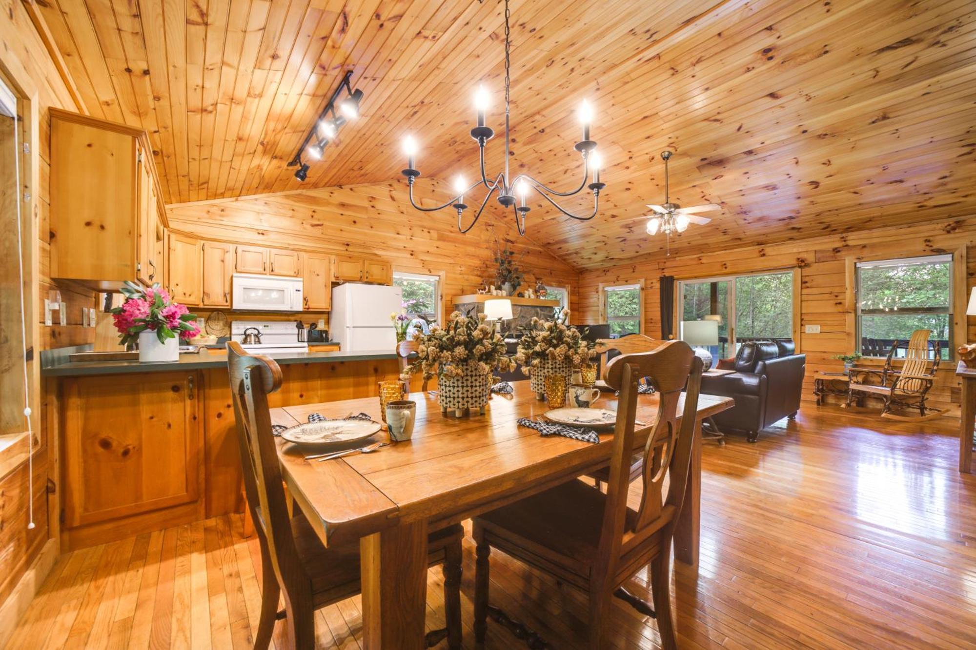 Peaceful Smoky Mountain Cabin With Deck And Fire Pit! 웨인즈빌 외부 사진