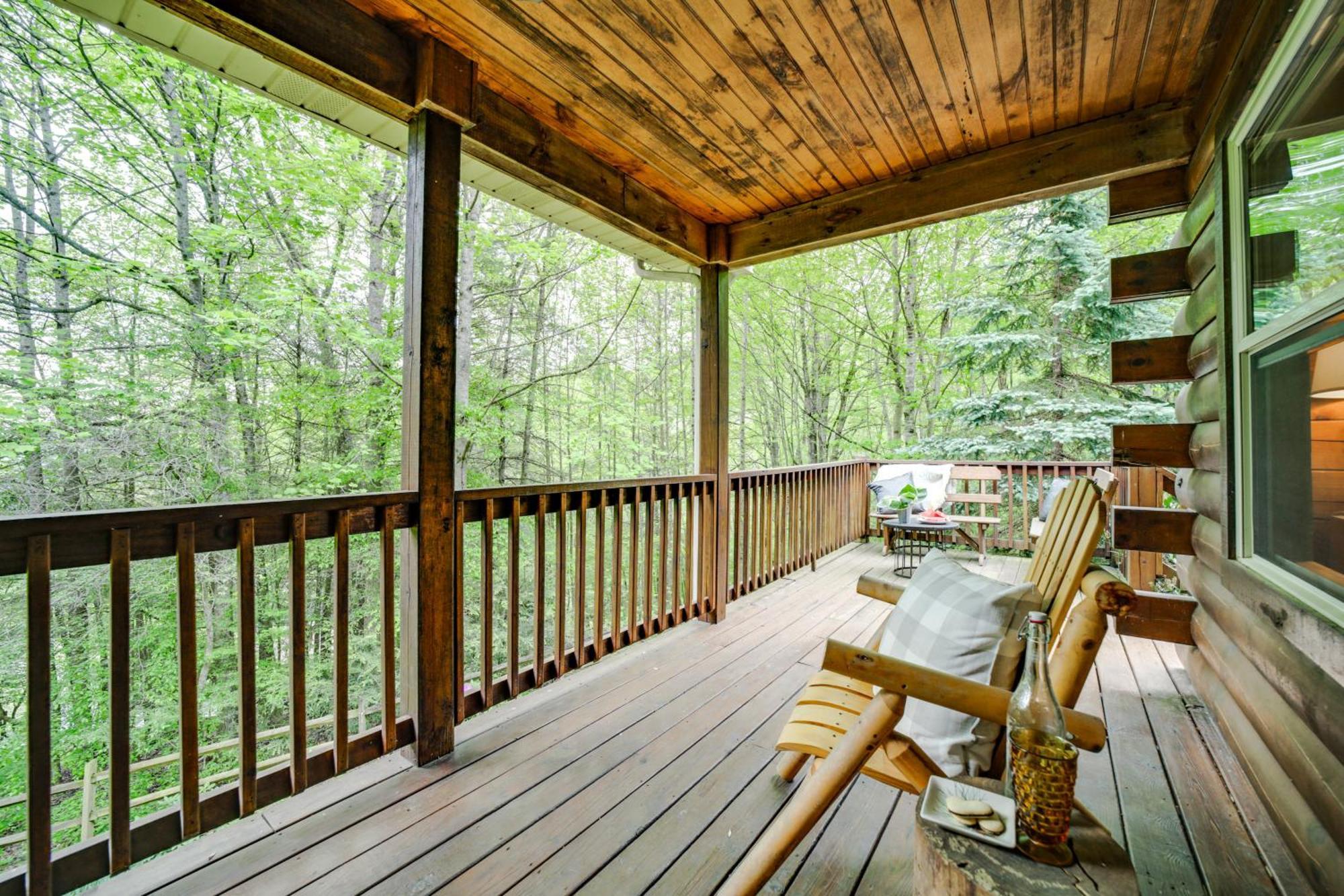 Peaceful Smoky Mountain Cabin With Deck And Fire Pit! 웨인즈빌 외부 사진
