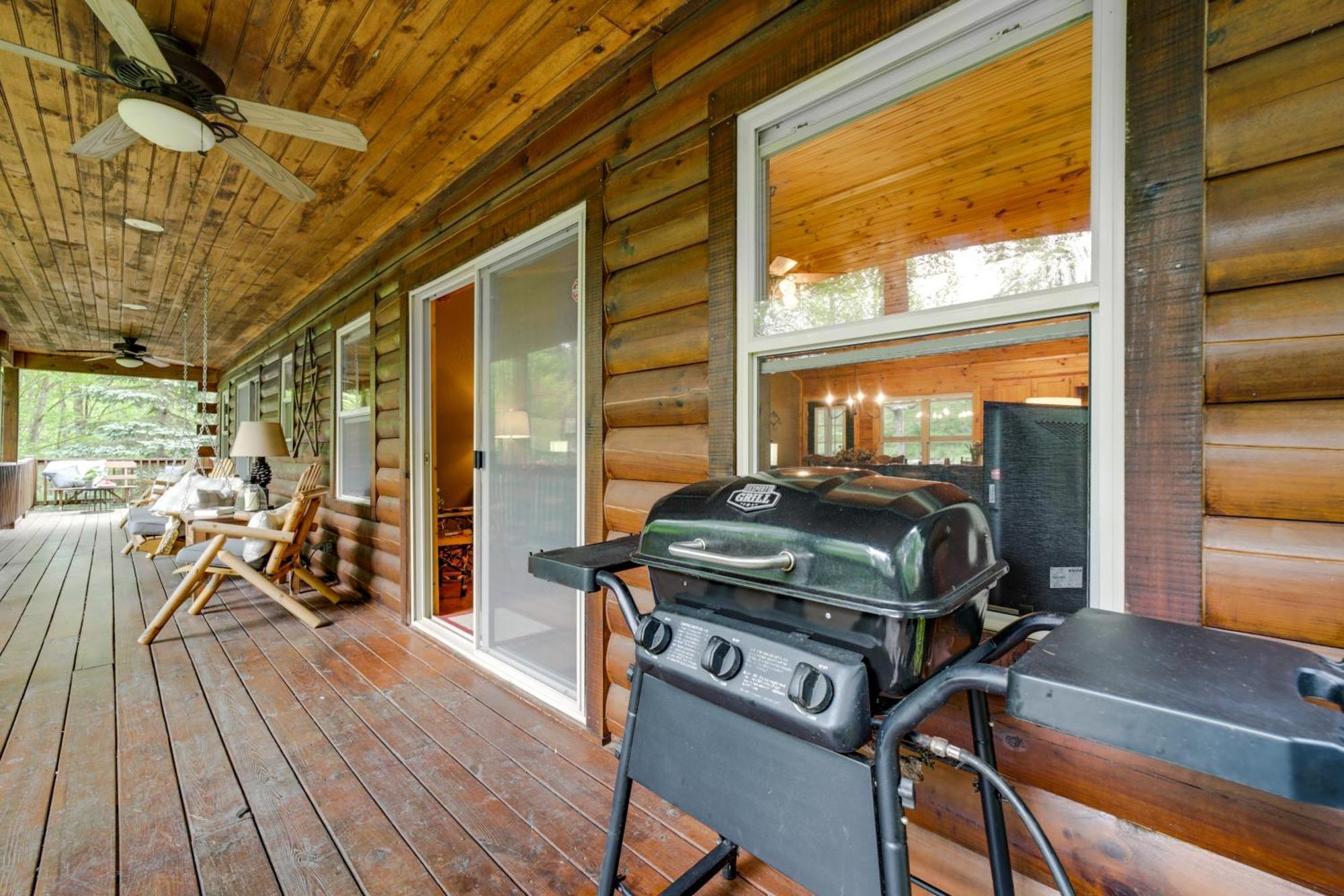 Peaceful Smoky Mountain Cabin With Deck And Fire Pit! 웨인즈빌 외부 사진