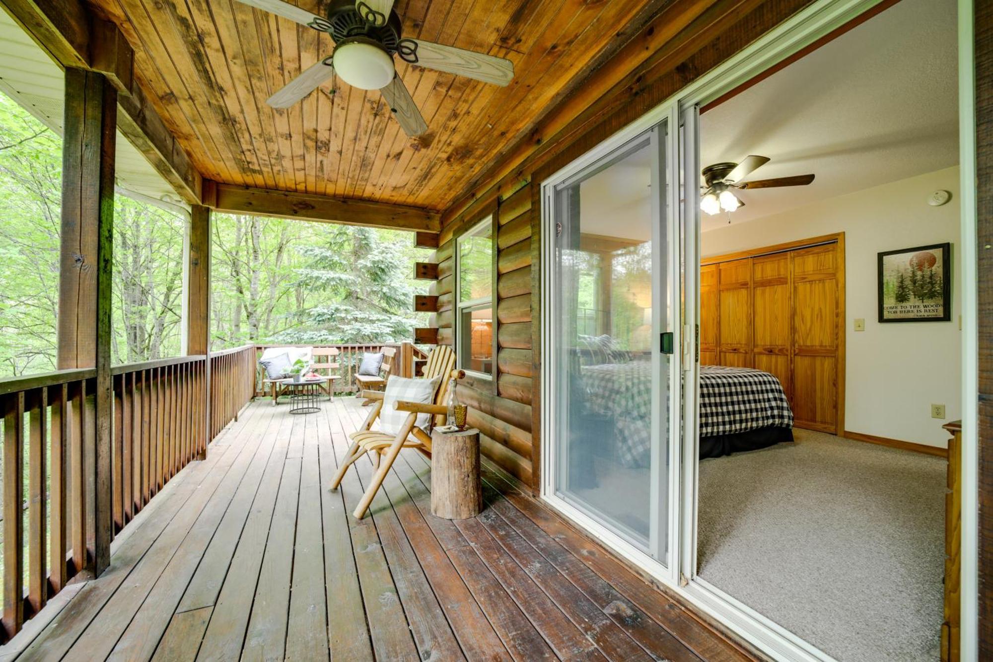 Peaceful Smoky Mountain Cabin With Deck And Fire Pit! 웨인즈빌 외부 사진